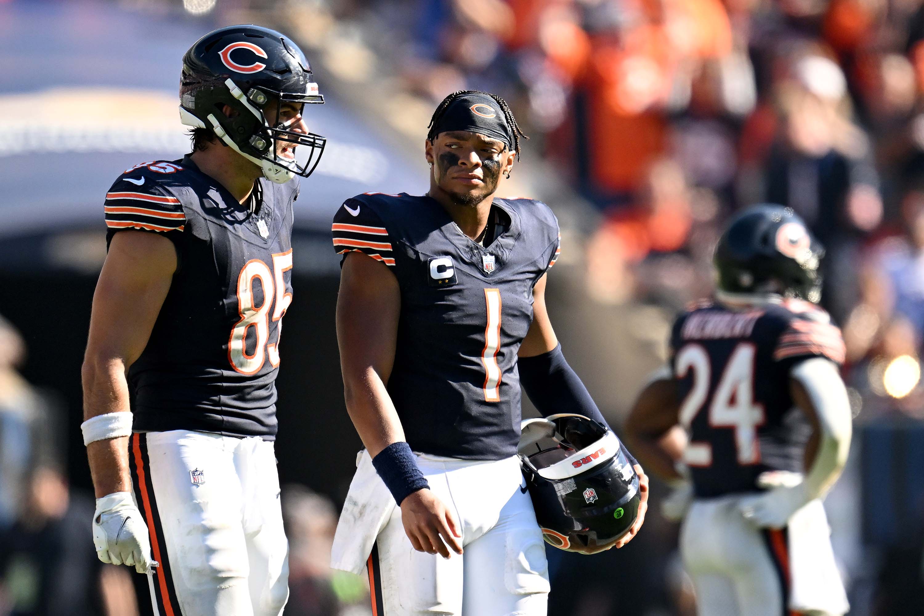 NFL WEEK 10 PICKS: Justin Fields aims to continue Bears' stellar