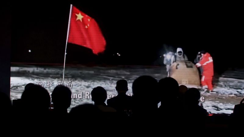 Лунната мисия на Китай за връщане на първите проби събрани