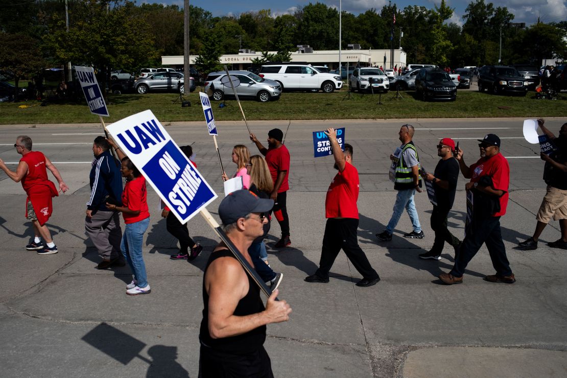United Auto Workers (UAW) members on a picket line outside the Ford Motor Co. Michigan Assembly plant in Wayne, Michigan, US, on Friday, Sept. 15, 2023. The United Auto Workers began an unprecedented strike at all three of the legacy Detroit carmakers, kicking off a potentially costly and protracted showdown over wages and job security. Photographer: Emily Elconin/Bloomberg via Getty Images