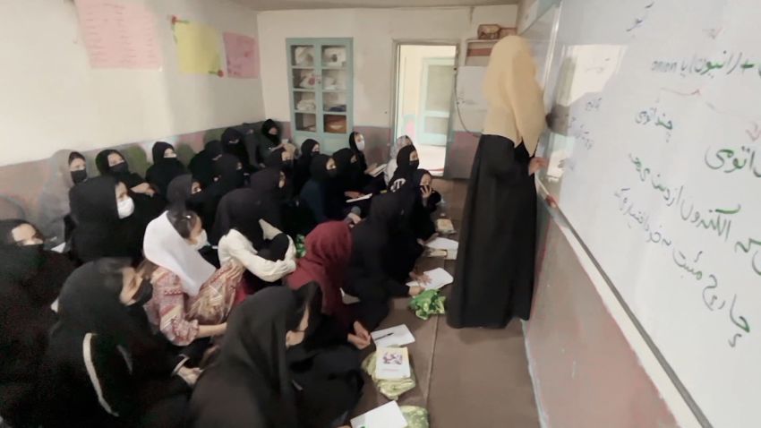 miniature de la vidéo salle de classe secrète afghanistan salma pkg