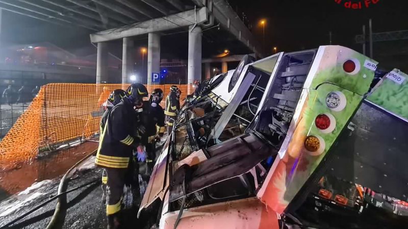 В сряда италианските власти разследваха причините за ужасяваща автобусна катастрофа