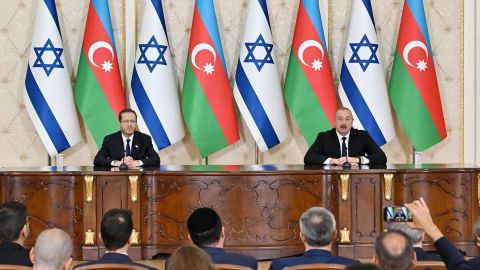 Israeli President Isaac Herzog (L) meets with Azerbaijani President Ilham Aliyev (R) in Baku, Azerbaijan on May 30.