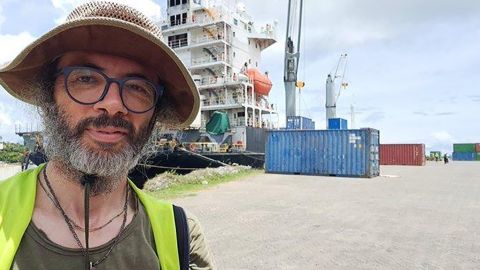  Kiel Institute for the World Economy is threatening to fire a senior climate researcher on field work in Papua New Guinea, for refusing to fly as a means of transport back to Germany