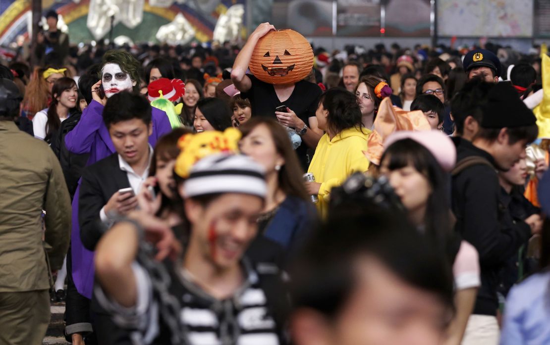 Participants wearing make-up and costumes cross a street at Halloween night in Tokyo's Shibuya district October 31, 2014. Thousands of costumed revellers descended on Shibuya crossing in downtown Tokyo on Friday to celebrate Halloween in what has in recent years become a incredibly popular Japanese past time. REUTERS/Yuya Shino (JAPAN - Tags: SOCIETY)