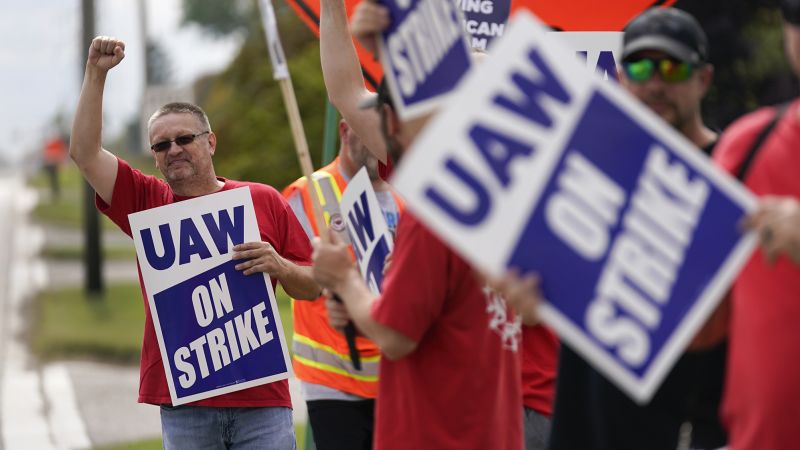 Три седмици след стачката на United Auto Workers се появиха