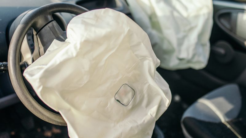 Read more about the article The US government wants 52 million airbags recalled. The companies that put them in cars are pushing back – CNN