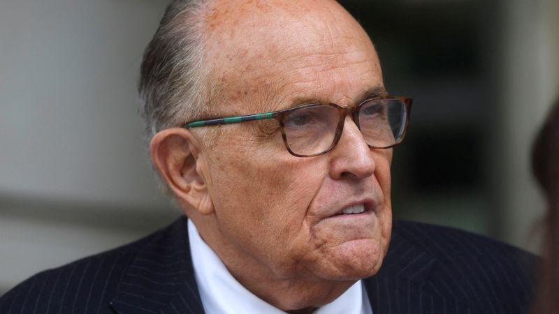 Apartemen Rudy Giuliani di Florida telah ditempatkan di bawah hak gadai IRS karena mantan walikota New York City berhutang pajak hampir $550,000