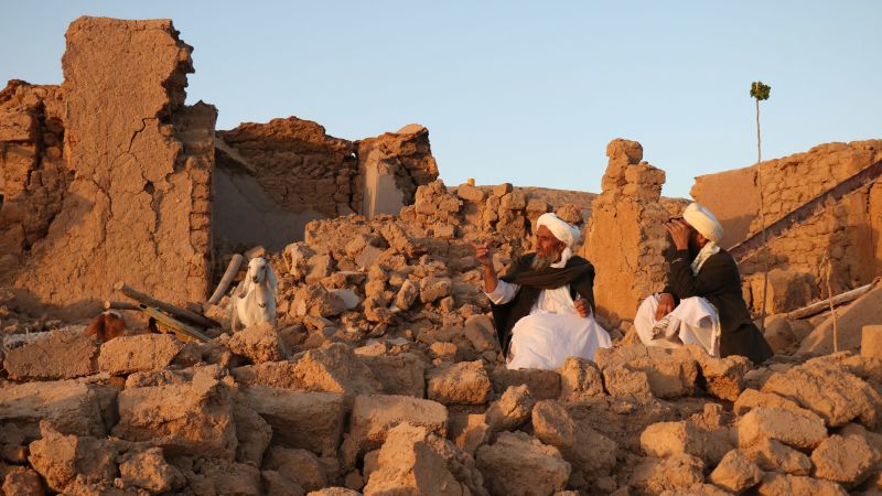 Schwere Erdbeben erschüttern Westafghanistan und die Zahl der Todesopfer steigt auf über 2.000 Menschen