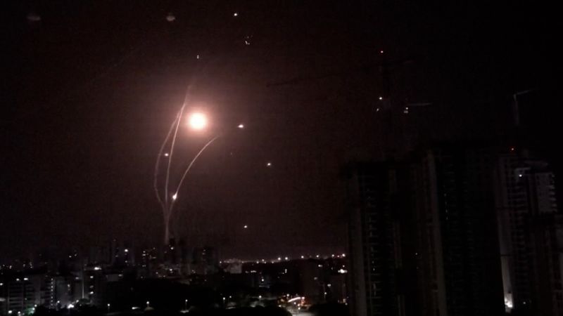 Video captures intense rocket attacks on Israeli city of Ashkelon ...