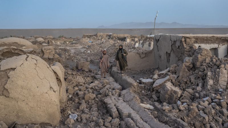 Международните хуманитарни групи в Афганистан се борят да изпратят помощ