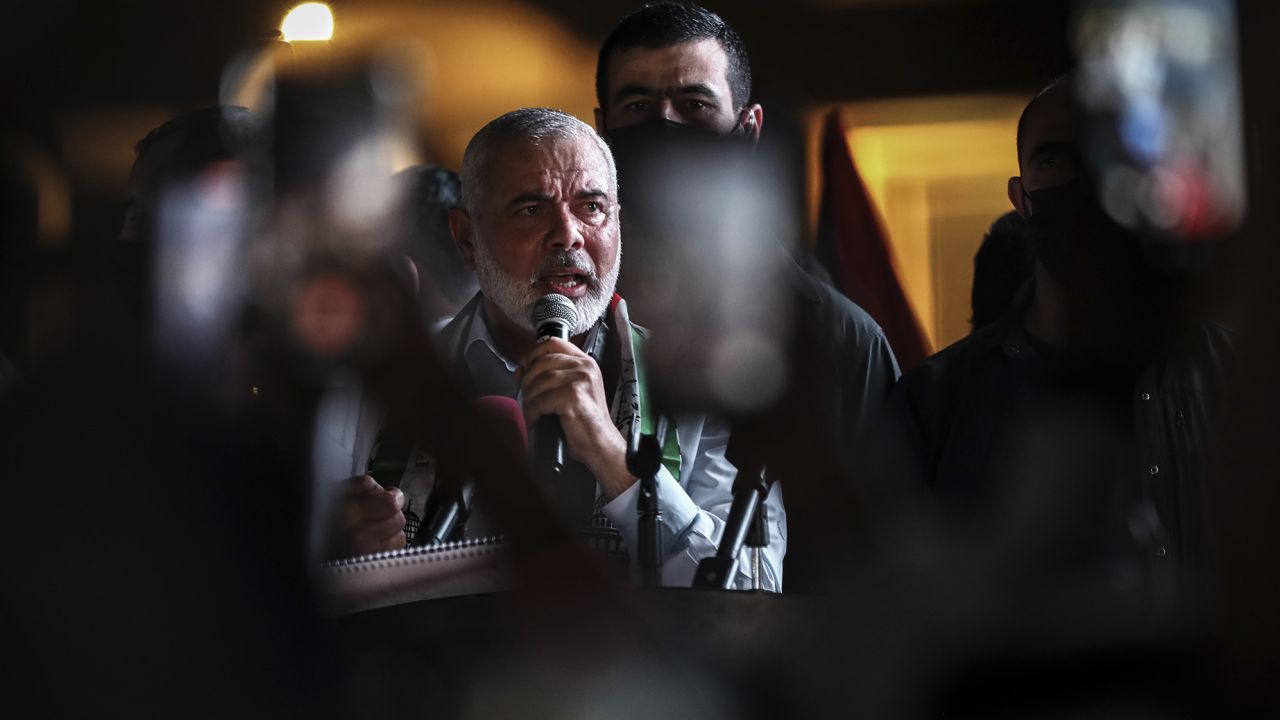 Le chef du bureau politique du Hamas, Ismail Haniyeh, s'exprime lors d'un rassemblement à Doha, la capitale du Qatar, en mai 2021.