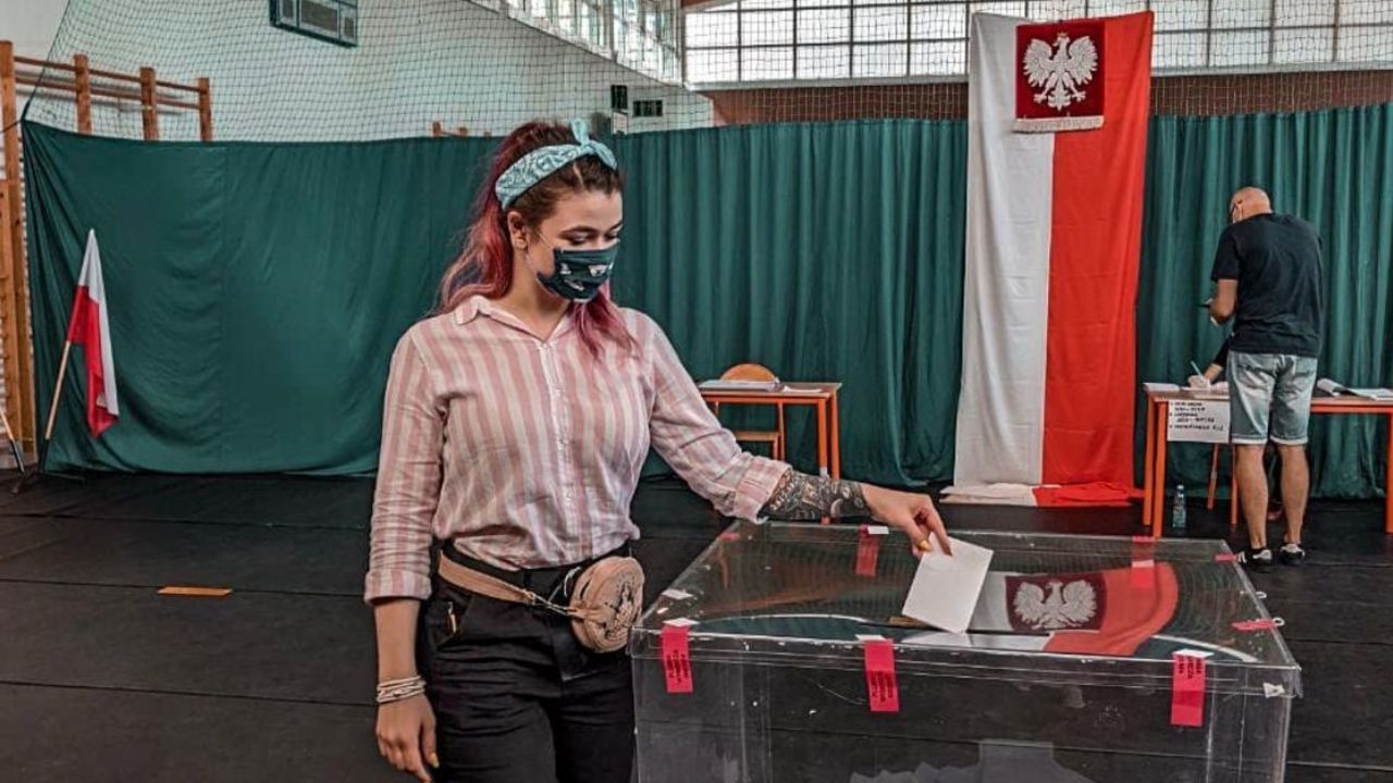 Aleksandra Lukasiewicz voting in the 2020 Presidential election, which was narrowly won by the PiS candidate. Lukasiewicz left the country months later.