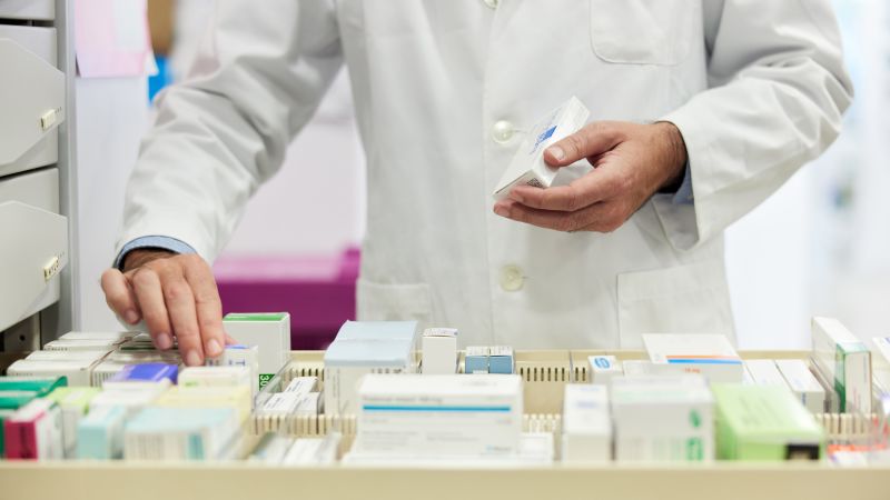NextImg:Why Walgreens pharmacy workers are walking off the job | CNN Business