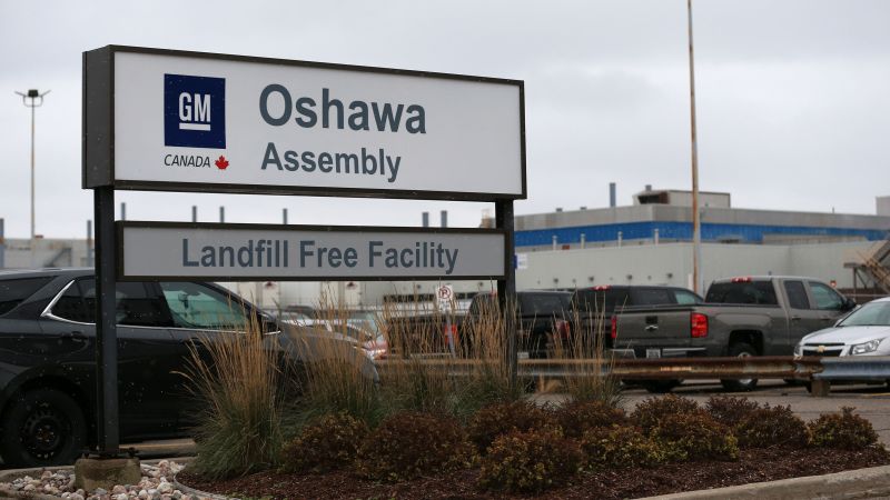 NextImg:Canadian autoworkers go on strike at GM plants | CNN Business