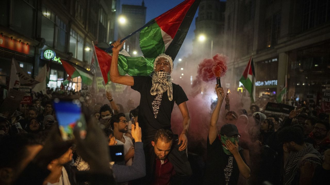 LONDON, ENGLAND - OCTOBER 9: People take part in a demonstration in support of Palestine at the Israeli Embassy on October 9, 2023 in London, England. Protesters are demanding that Israel put an end to its cycle of violence against the Palestinian people. This call to action comes after the Israel Defense Forces initiated air strikes on Gaza late Saturday in response to a surprise attack on Israel from the Palestinian militant group Hamas. (Photo by Carl Court/Getty Images)