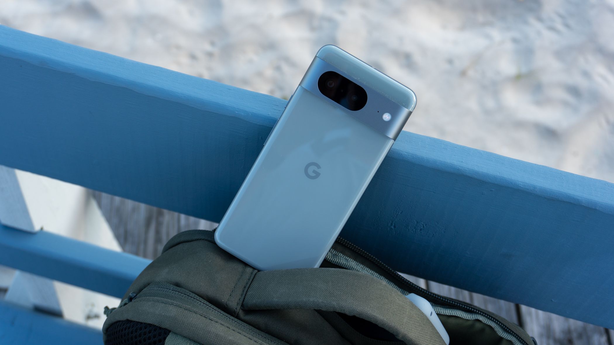REVIEW: Google Pixel 6 Great, But Dodgy Back 
