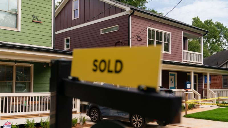 NextImg:Adjustable-rate mortgages are making a comeback | CNN Business