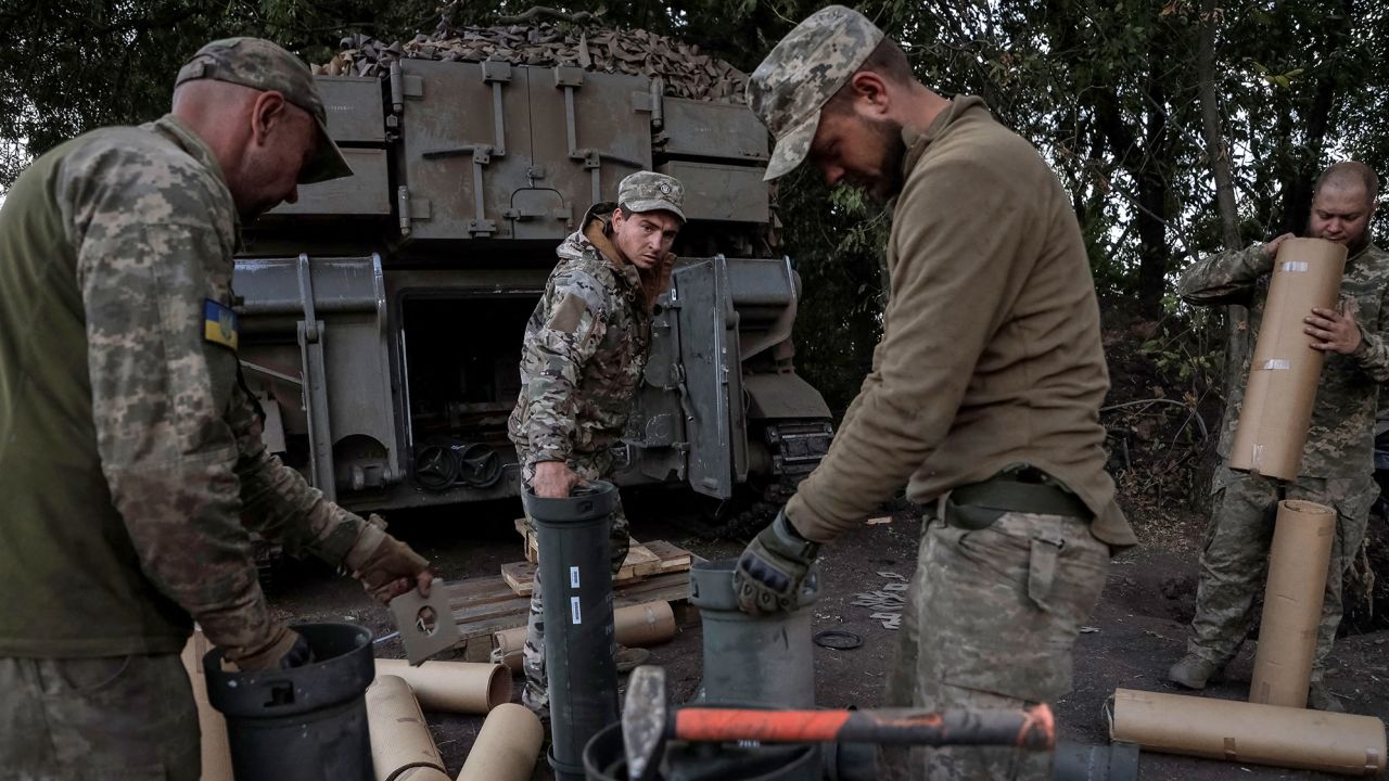 Ukrainian servicemen prepare to fire a M109 self-propelled howitzer towards Russian troops, amid Russia's attack on Ukraine, in Donetsk region, Ukraine September 11, 2023.