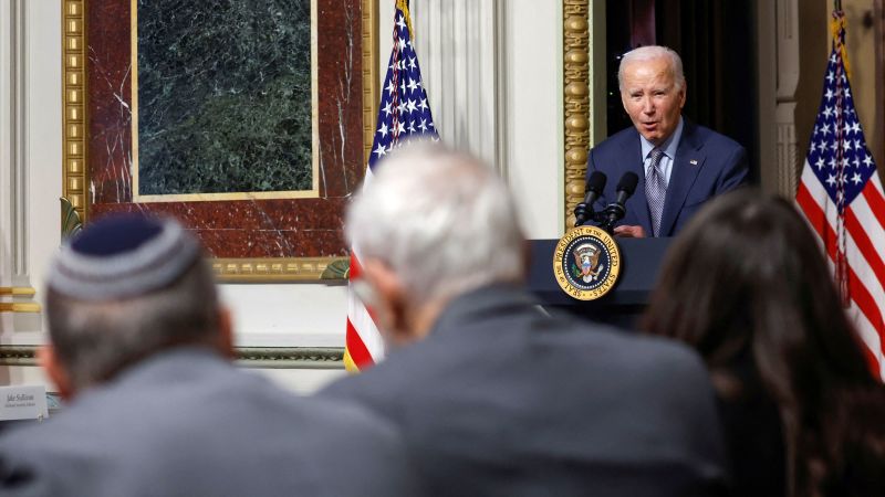 La Casa Blanca dice que los comentarios de Biden sobre las fotografías de niños tenían como objetivo «subrayar la absoluta depravación» del ataque de Hamás.