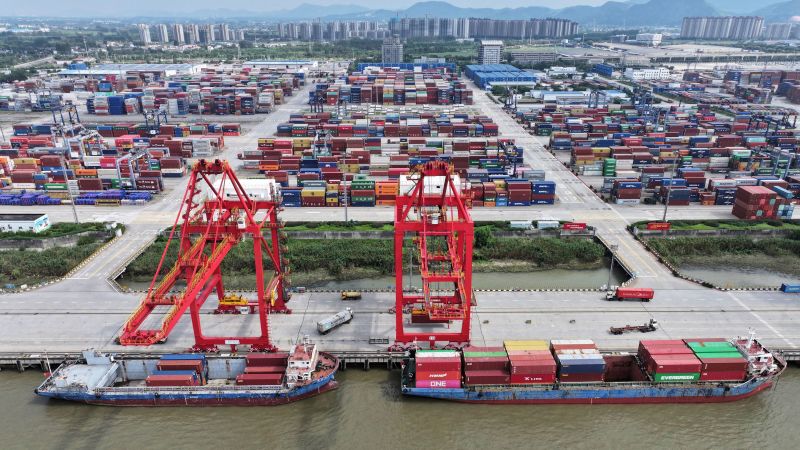 NextImg:China's narrowing trade slump boosts recovery prospects, but challenges persist | CNN Business