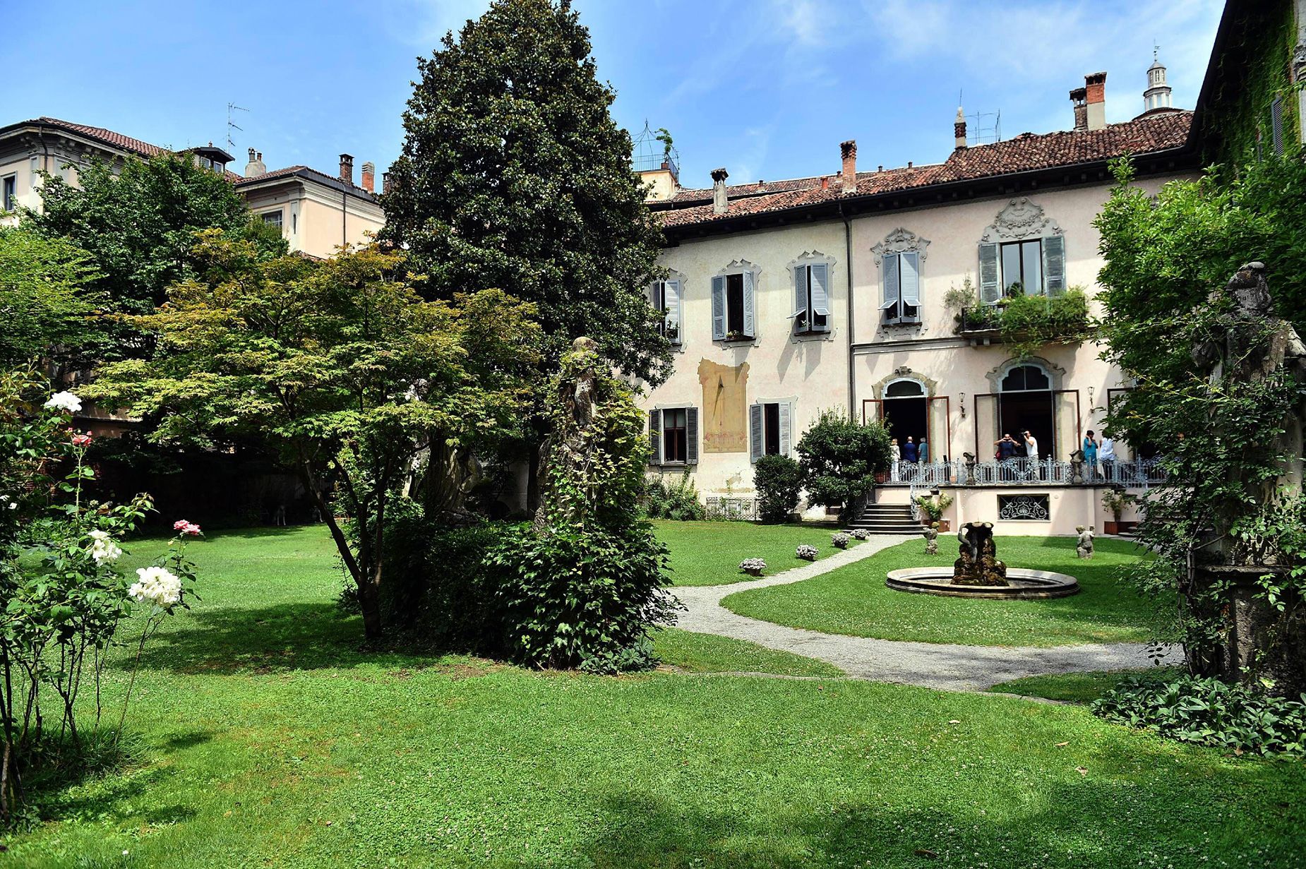 Bernard Arnault Now Owns Leonardo Da Vinci's Residence and Vineyard