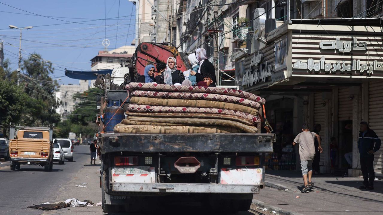 Palestinians with their belongings flee to safer areas in Gaza City after Israeli air strikes, on October 13, 2023. Israel has called for the immediate relocation of 1.1 million people in Gaza amid its massive bombardment in retaliation for Hamas's attacks, with the United Nations warning of "devastating" consequences. (Photo by MOHAMMED ABED / AFP) (Photo by MOHAMMED ABED/AFP via Getty Images)