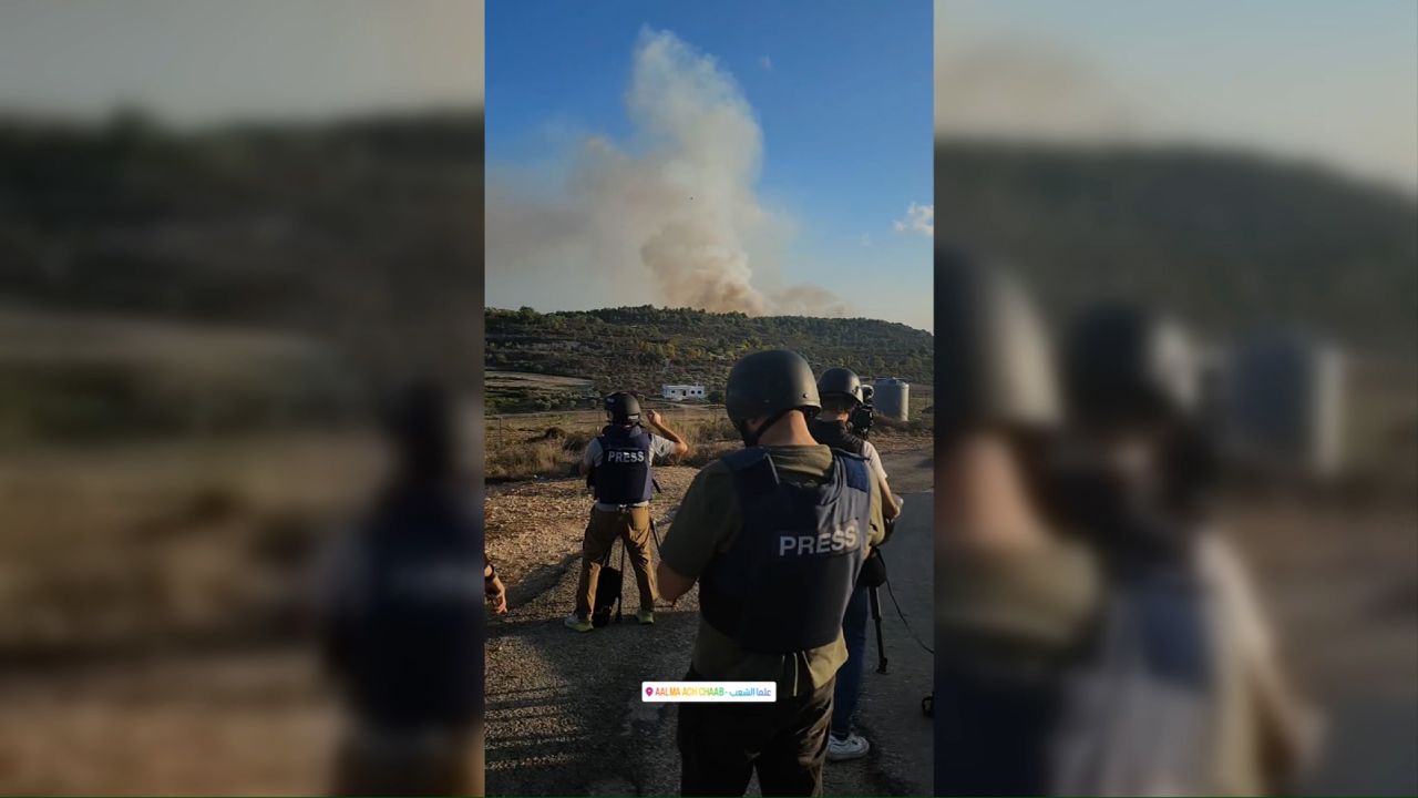  Екранна фотография от видео в Instagram, оповестено от журналистката на AFP Кристина Аси към час преди офанзивата, демонстрира групата публицисти, ясно разпозната като преса. class=