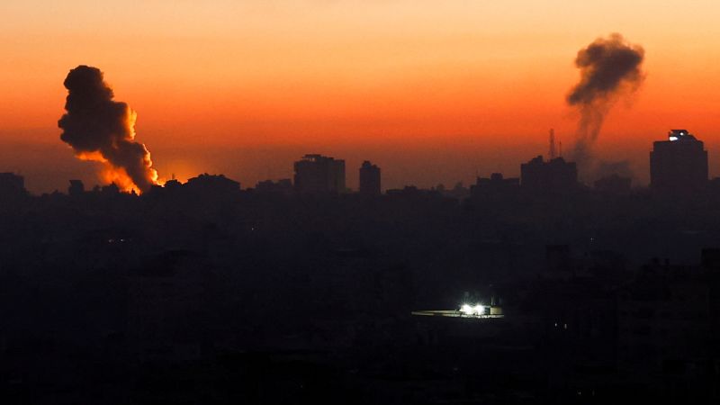 NextImg:Israel-Hamas war risks further deglobalization and inflation | CNN Business