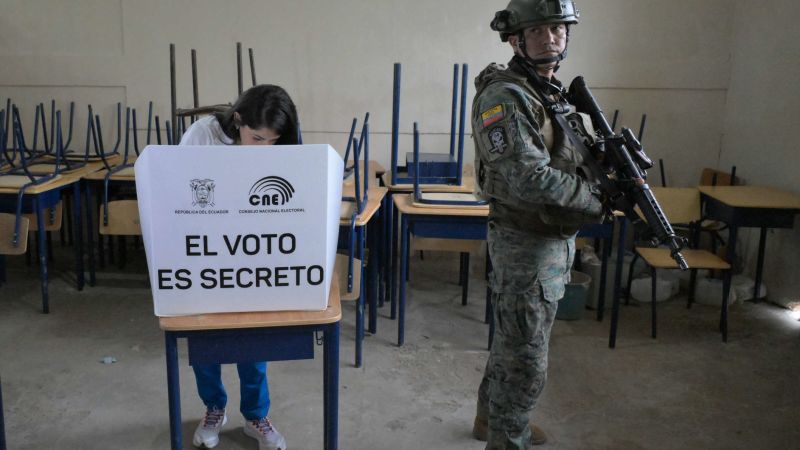 Престъпността остава в челните редици на президентските избори в Еквадор,