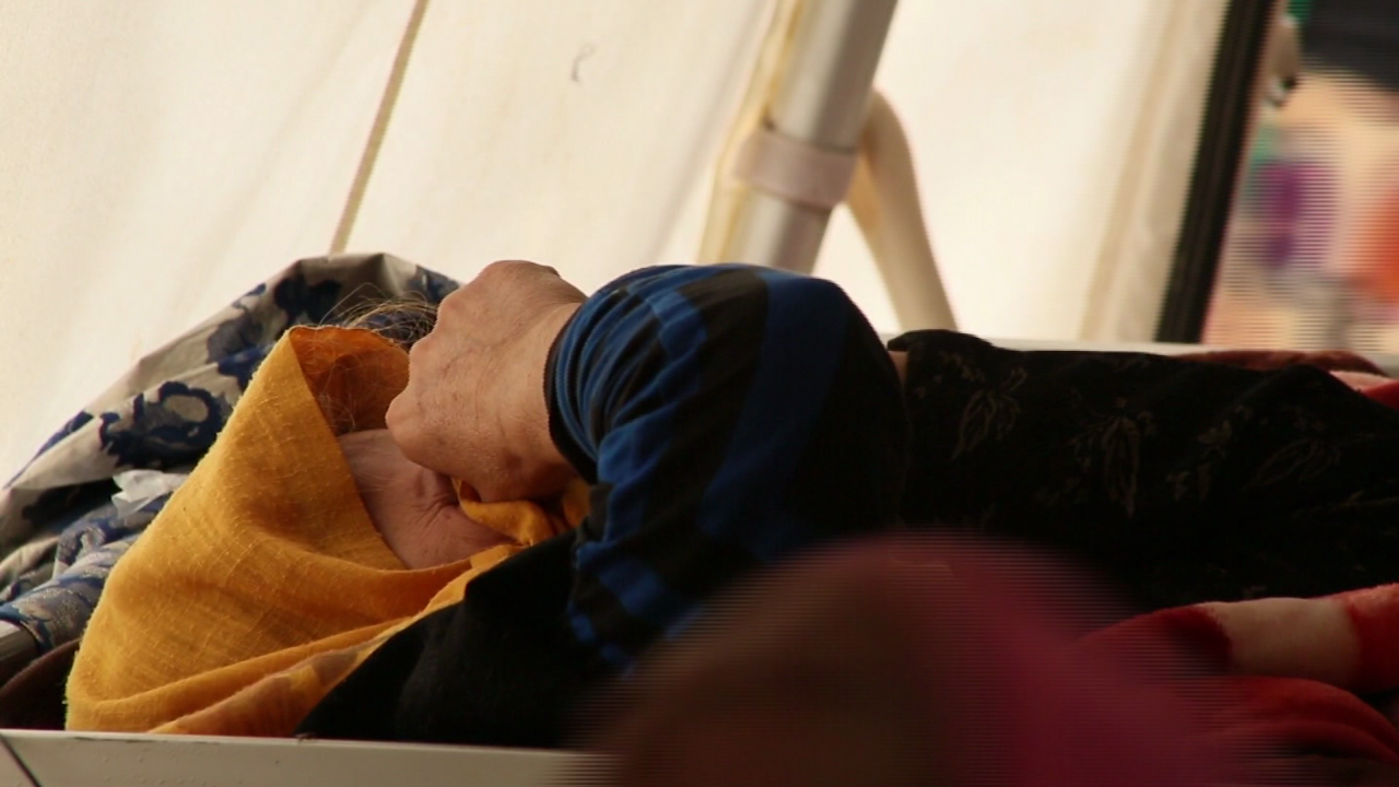 Los sobrevivientes traumatizados del terremoto como Fátima están de luto por la pérdida de sus hijos