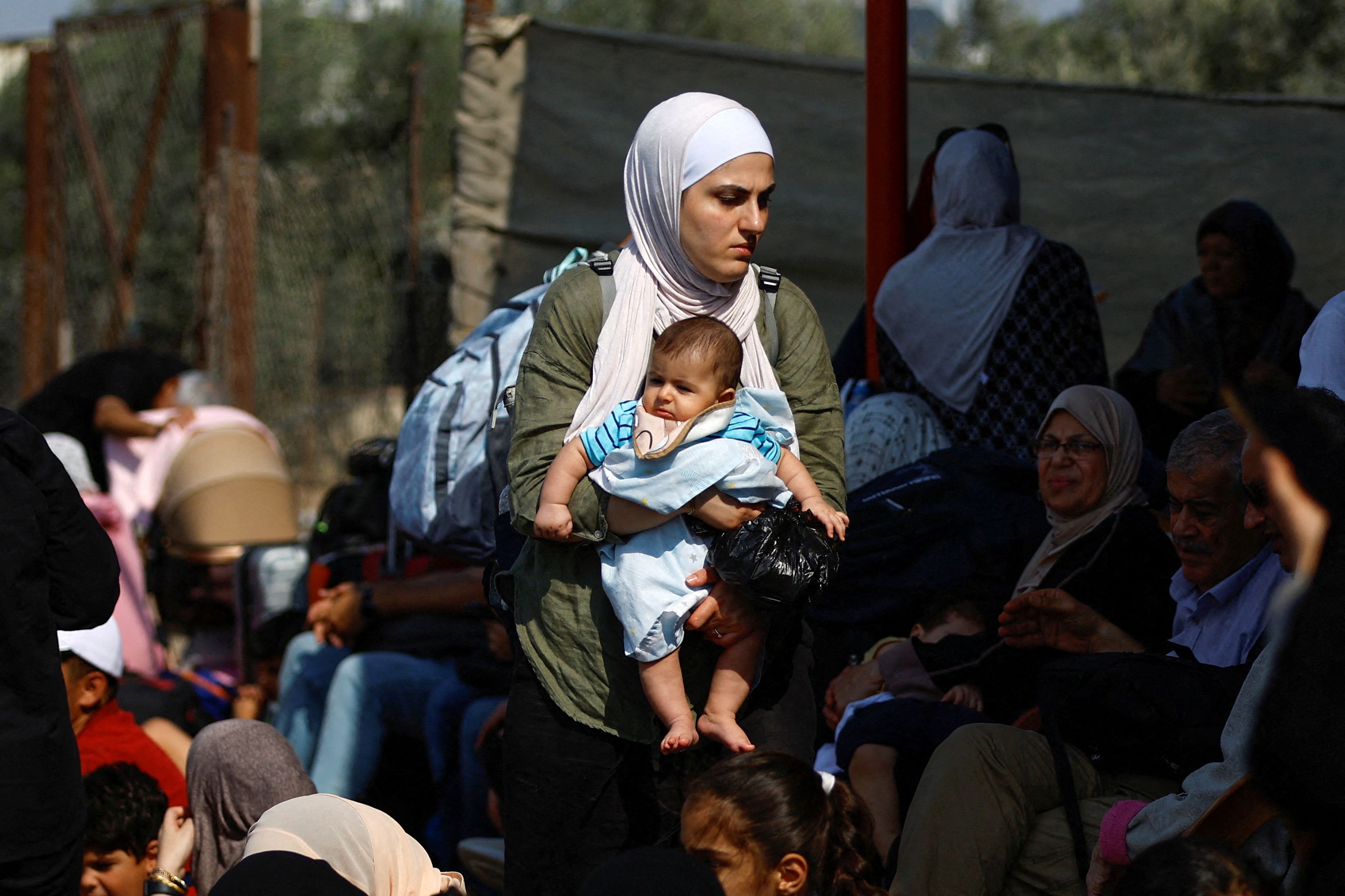 Morning Update: Largest group of Canadians yet flees Gaza while others hope  for their turn - The Globe and Mail