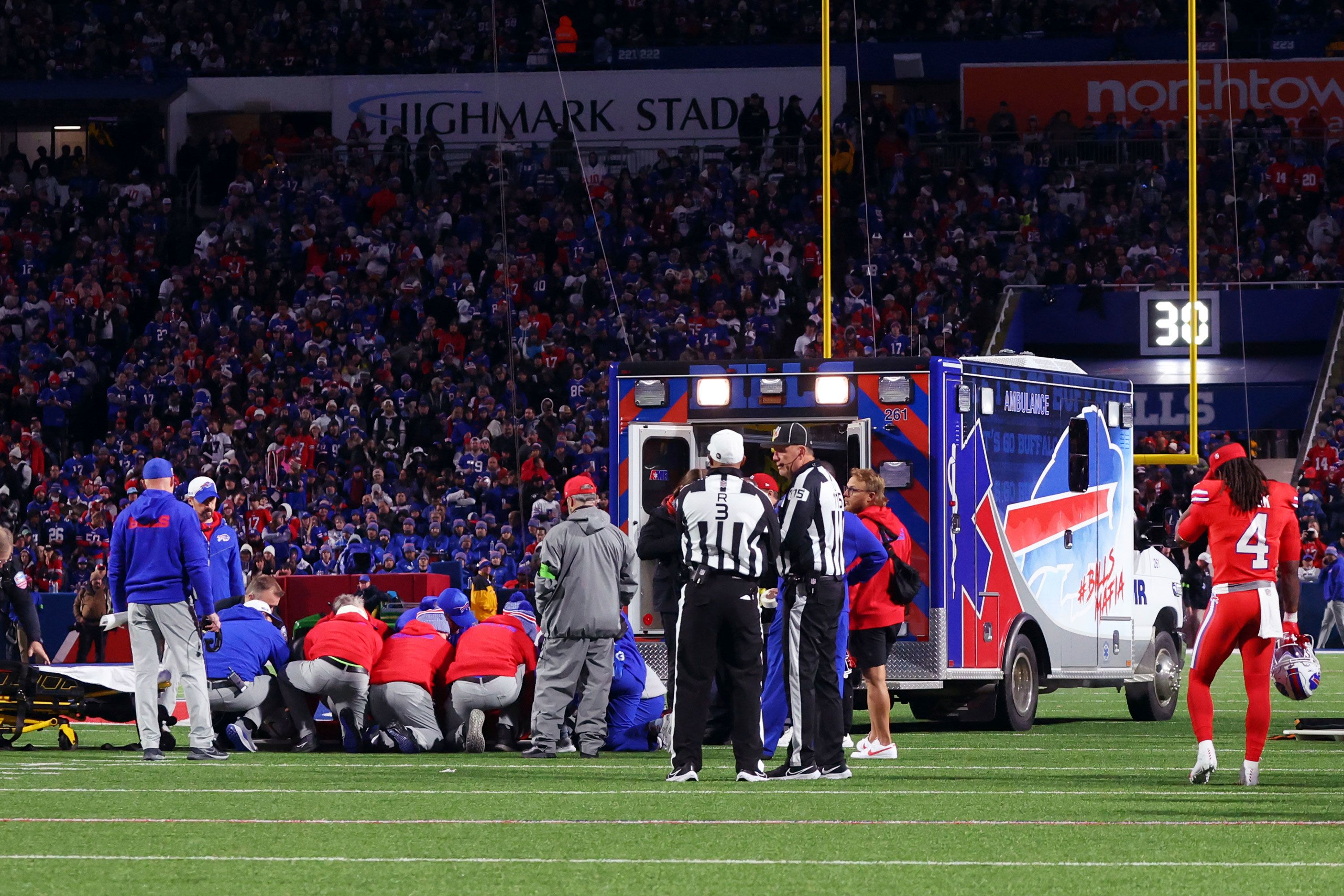 Buffalo Bills star leaves pitch in ambulance after sickening neck injury  during NFL clash - Mirror Online