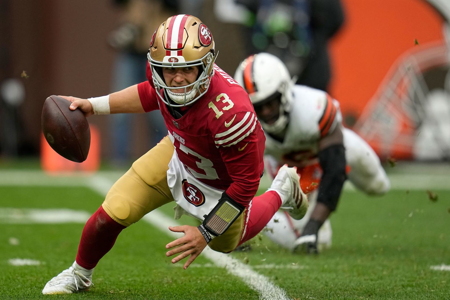 San Francisco 49ers quarterback Brock Purdy scrambles away from Cleveland Browns linebacker Jeremiah Owusu-Koramoah during the second half of the 49ers' 19-17 loss on Sunday, October 15.