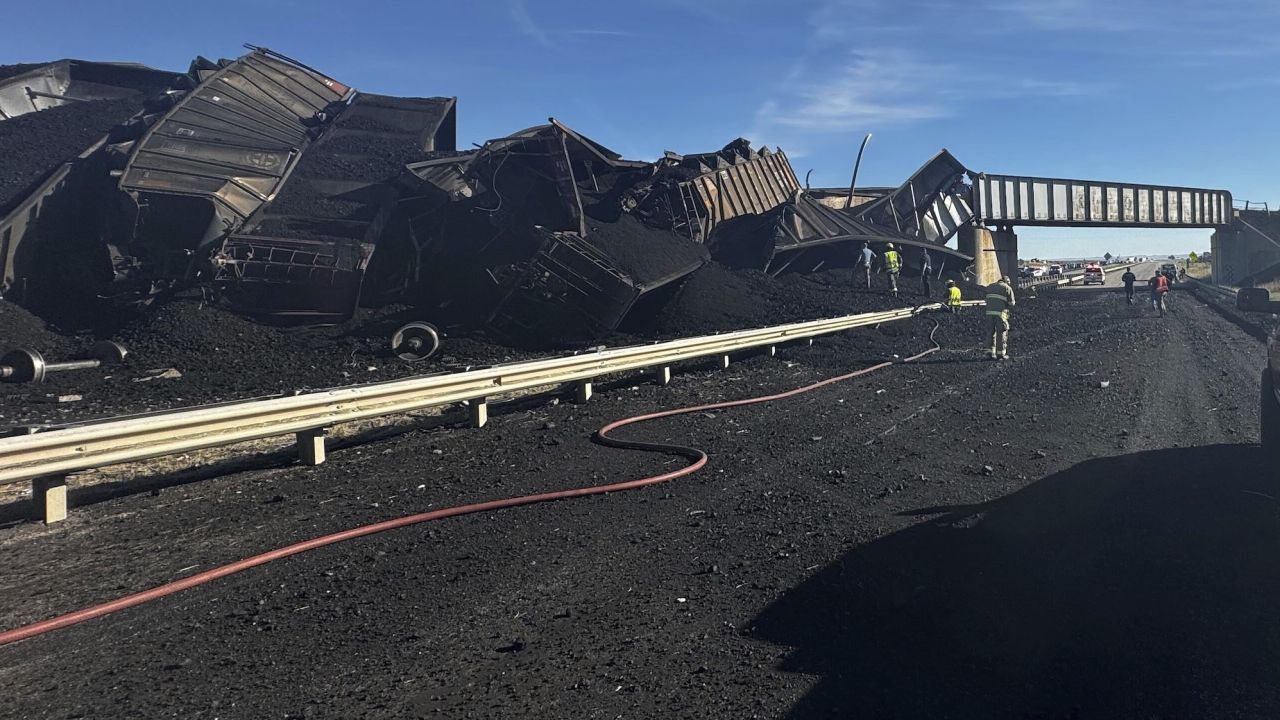 I25 closure Southern Colorado train derailment that killed a truck