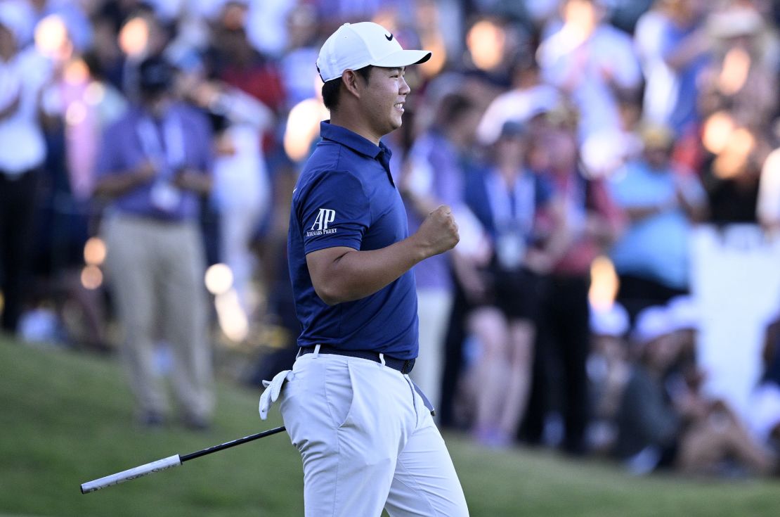 birdie en bogey LAS VEGAS, NEVADA - OCTOBER 15: Tom Kim of South Korea reacts to his winning putt on the 18th green during the final round of the Shriners Children's Open at TPC Summerlin on October 15, 2023 in Las Vegas, Nevada. (Photo by Orlando Ramirez/Getty Images)