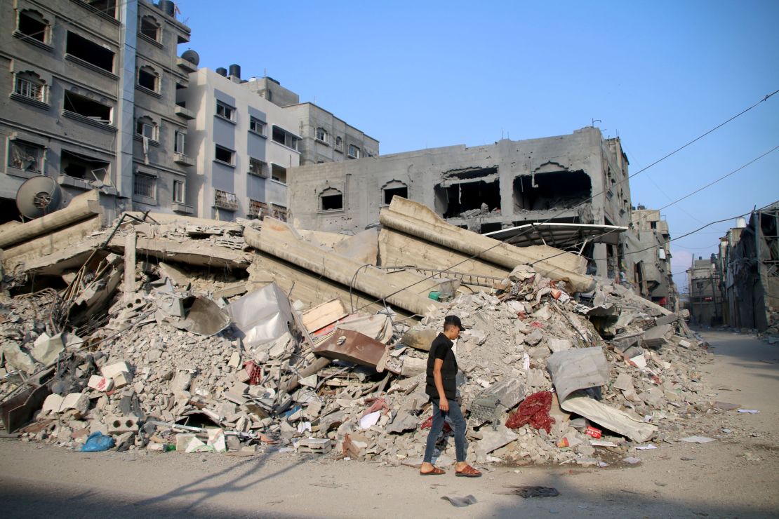 GAZA CITY, GAZA - OCTOBER 14: Palestinian citizens inspect damage to their homes caused by Israeli airstrikes on October 14, 2023 in Gaza City, Gaza. Many Gazan citizens have fled to the south following warnings from the Israeli government to do so. Israel has sealed off Gaza and launched sustained retaliatory air strikes, which have killed at least 1,400 people with more than 300,000 displaced, after a large-scale attack by Hamas. On October 7, the Palestinian militant group Hamas launched a surprise attack on Israel from Gaza by land, sea, and air, killing over 1,300 people and wounding around 2,800. Israeli soldiers and civilians have also been taken hostage by Hamas and moved into Gaza. The attack prompted a declaration of war by Israeli Prime Minister Benjamin Netanyahu and the announcement of an emergency wartime government. (Photo by Ahmad Hasaballah/Getty Images)