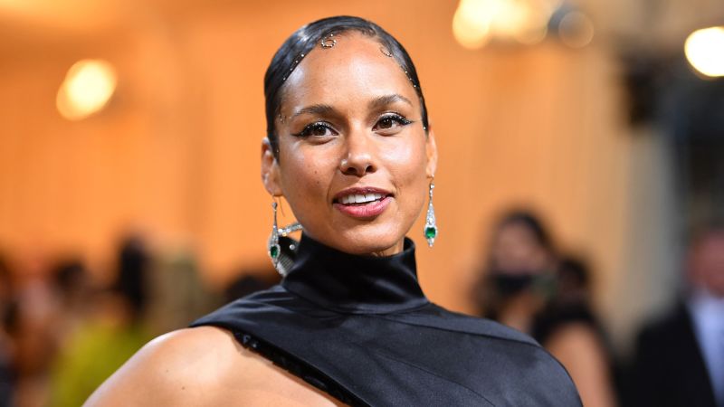 Alicia Keys deletes and clarifies an umbrella post that sparked criticism