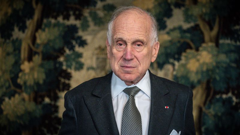 NextImg:Billionaire Ronald Lauder threatens to pull funding if UPenn doesn't do more to fight antisemitism | CNN Business