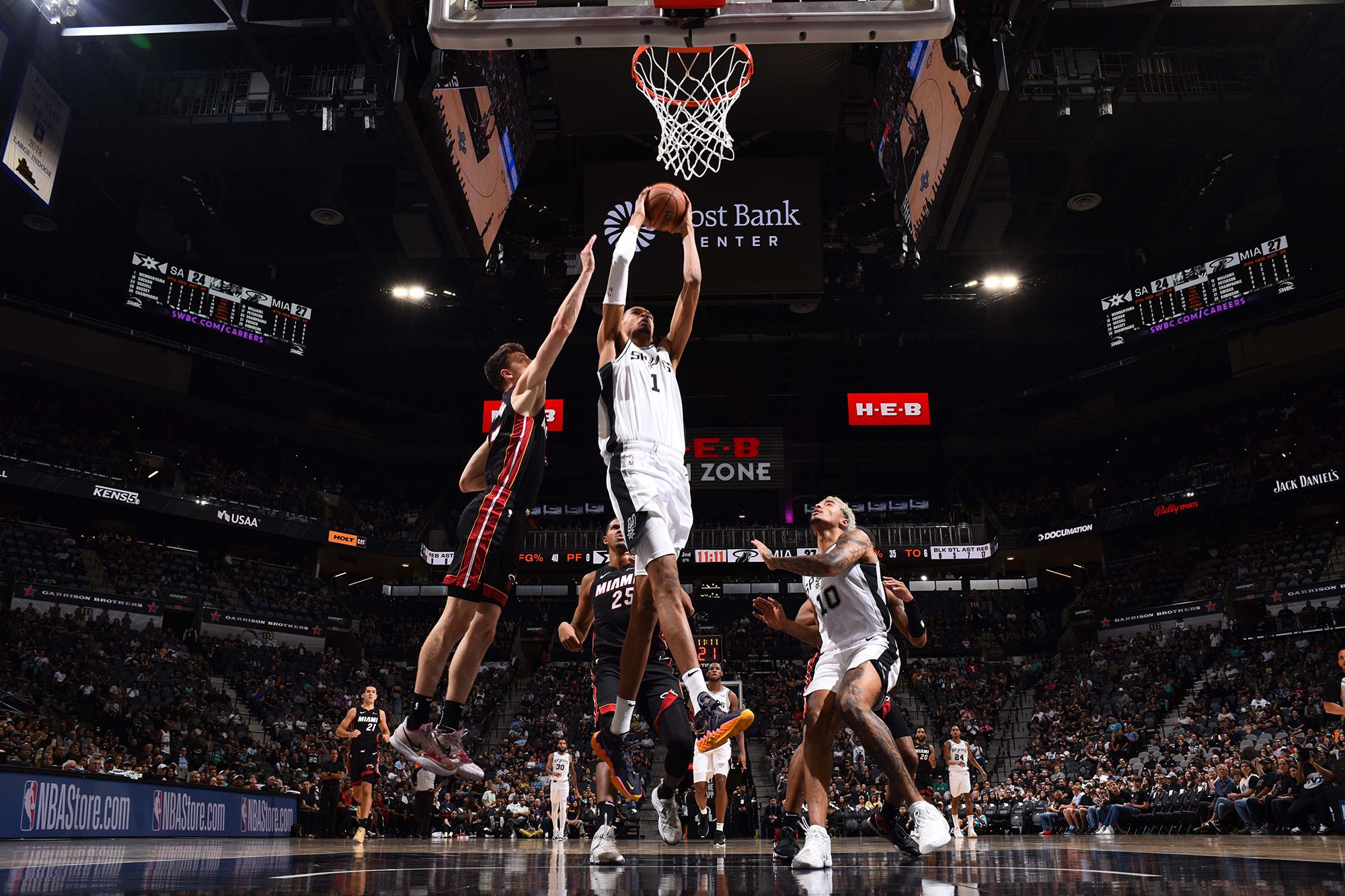 WATCH: Grizzlies Player Dominates Summer Pro-Am - Sports