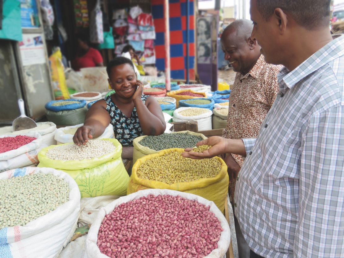 PABRA connects consumers to farmers and researchers, to ensure that demands for certain beans are addressed. Here, scientists discuss products with a trader in Uganda.