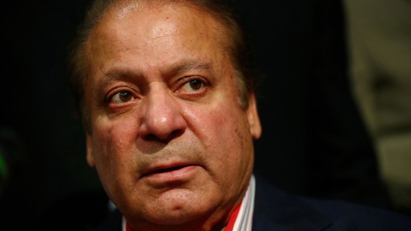 Наваз Шариф избягалият бивш министър председател на Пакистан се завърна в