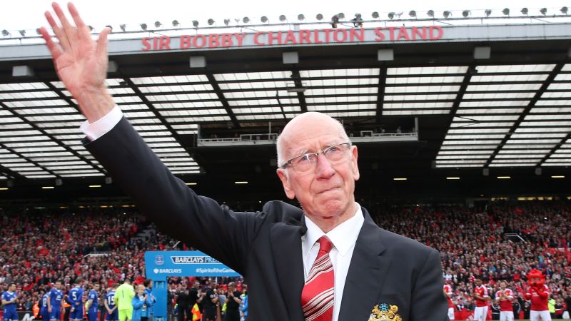 Bobby Charlton: la leggenda del Manchester United e vincitore della Coppa del Mondo in Inghilterra muore all’età di 86 anni