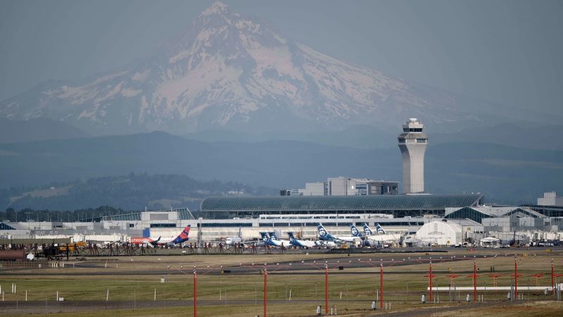 Федералната авиационна администрация разследва доколко два търговски самолета са били