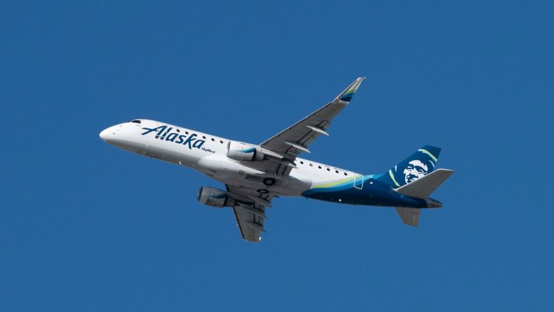 Read more about the article An off-duty pilot tried to disrupt an Alaska Airlines flight’s engines before being subdued airline says – CNN