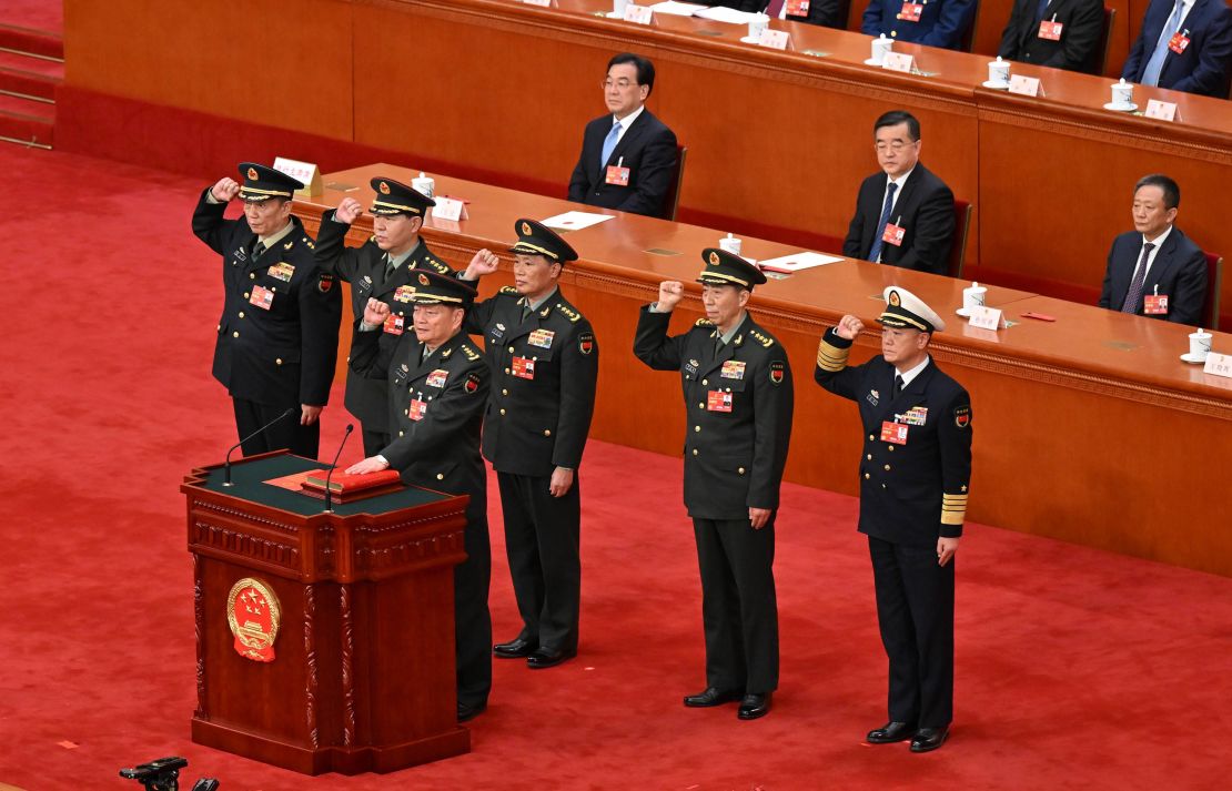 Vice chairmen and members of the Central Military Commissionof pledge allegiance to the Chinese constitution at the Great Hall of the People in Beijing on March 11.