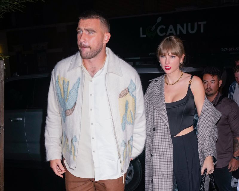 Taylor Swift Kissing Travis Kelce Is The Latest Thing To Have Swifties ...