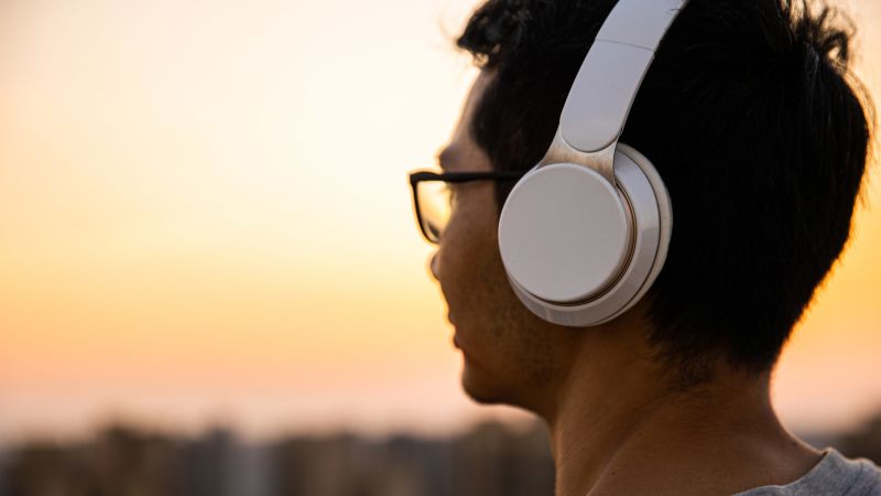 Your favorite sad songs could help you feel less pain, new study finds | CNN
