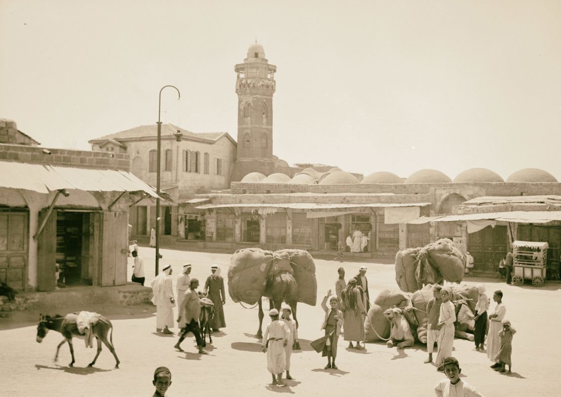 Majdel village & its primitive weaving. Majdel market showing town mosque. the town of al-Majdal (al-Majdal Asqalan). 1934, Israel, Ashḳelon. (Photo by: Sepia Times/Universal Images Group via Getty Images)