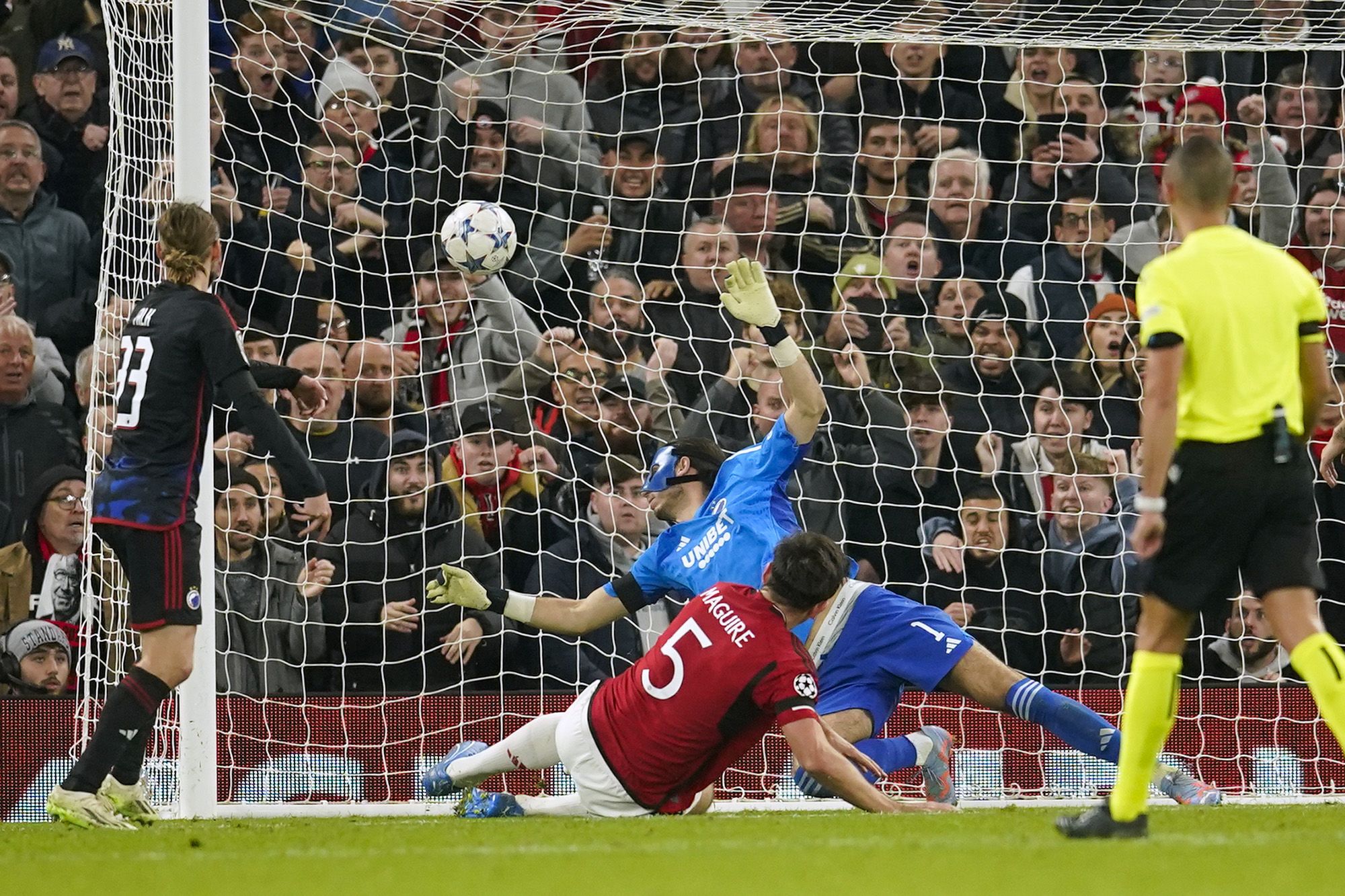 Manchester United 1-0 FC Copenhagen: Andre Onana saves last-minute