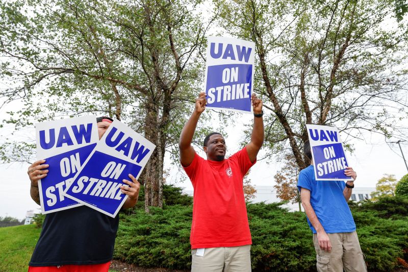 UAW Reaches Tentative Agreement With Stellantis